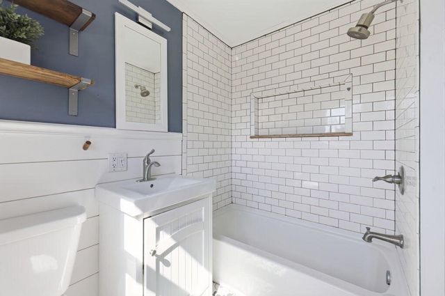 710 S Elm Street, Three Oaks, MI 49128