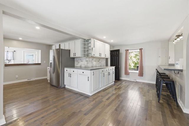 710 S Elm Street, Three Oaks, MI 49128