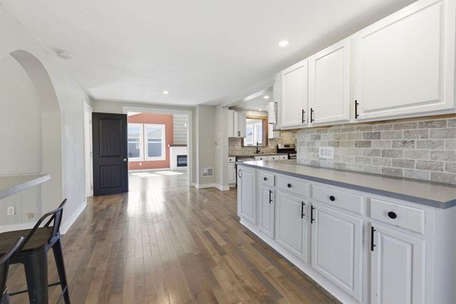 710 S Elm Street, Three Oaks, MI 49128