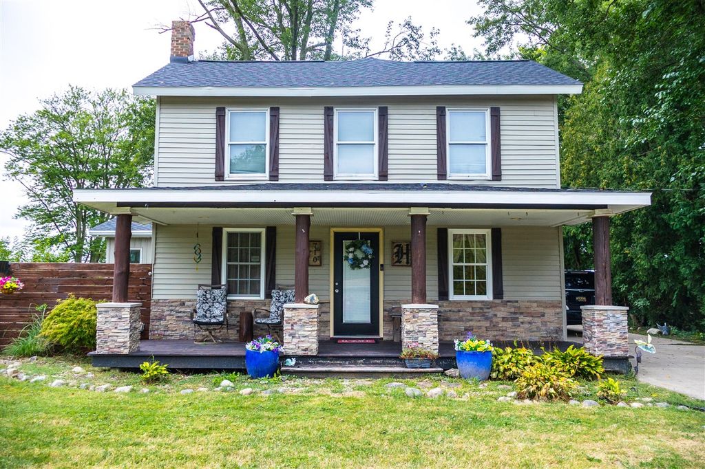 710 S Elm Street, Three Oaks, MI 49128