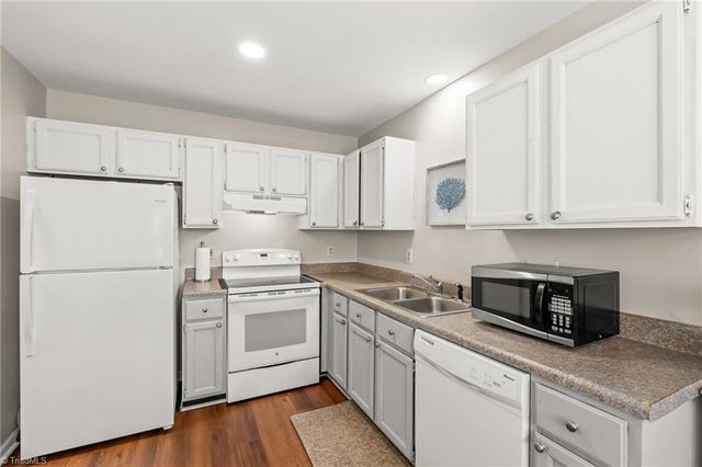 3703 Cotswold Terrace 1, Greensboro, NC 27410