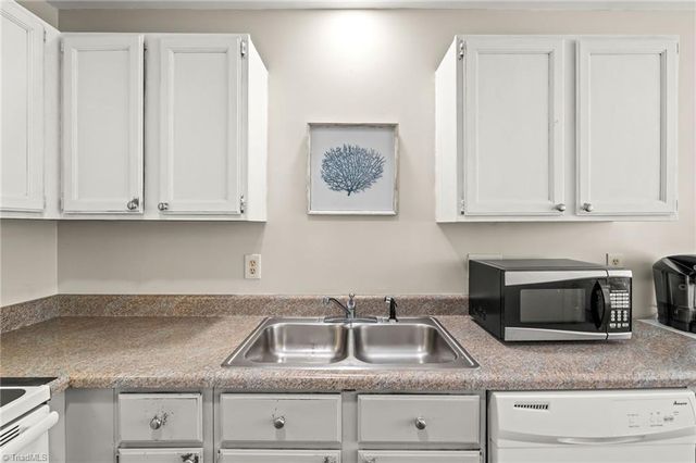 3703 Cotswold Terrace 1, Greensboro, NC 27410