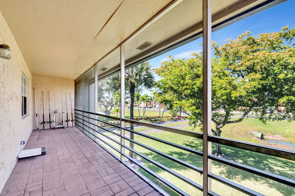 100 Lake Meryl Dr 201, West Palm Beach, FL 33411