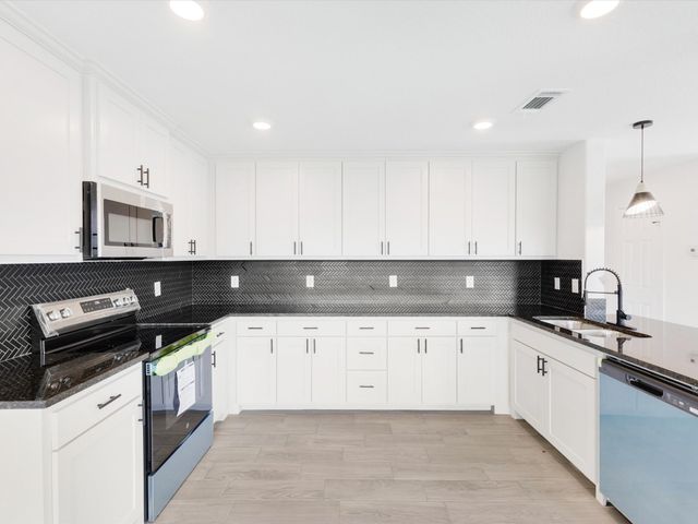 1208 Ridgeview Circle, Granbury, TX 76048