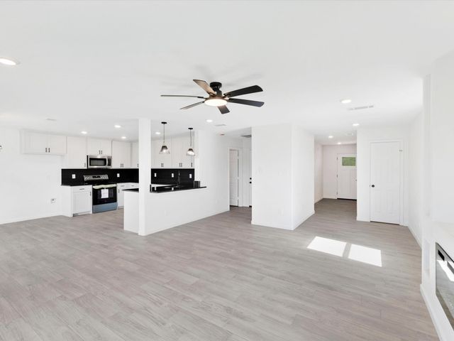 1208 Ridgeview Circle, Granbury, TX 76048