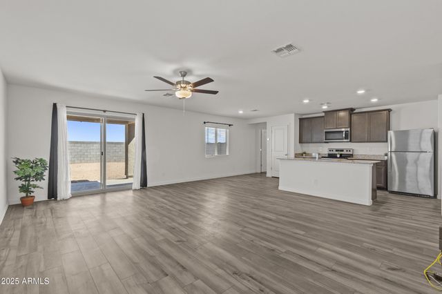 594 W CROWNED DOVE Trail, Casa Grande, AZ 85122