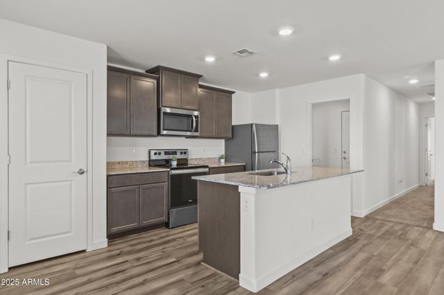 594 W CROWNED DOVE Trail, Casa Grande, AZ 85122