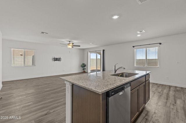 594 W CROWNED DOVE Trail, Casa Grande, AZ 85122