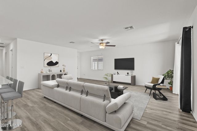 594 W CROWNED DOVE Trail, Casa Grande, AZ 85122