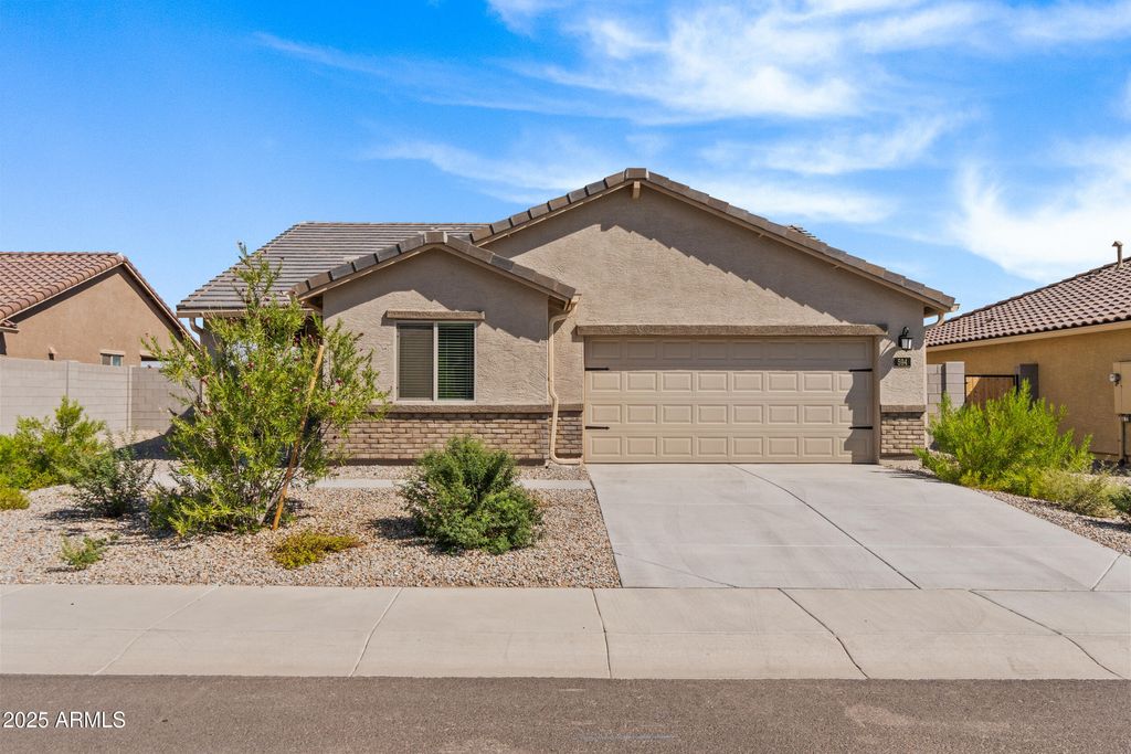 594 W CROWNED DOVE Trail, Casa Grande, AZ 85122