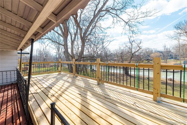 21918 Knudsen Drive, Grosse Ile Township, MI 48138