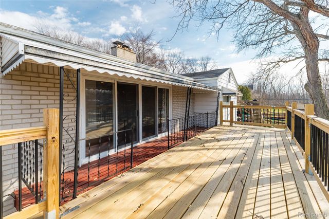 21918 Knudsen Drive, Grosse Ile Township, MI 48138