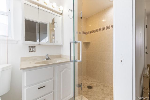 21918 Knudsen Drive, Grosse Ile Township, MI 48138