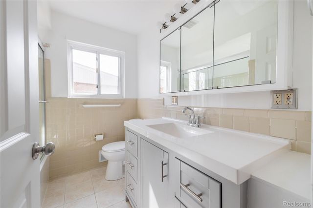 21918 Knudsen Drive, Grosse Ile Township, MI 48138