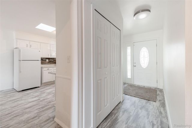 21918 Knudsen Drive, Grosse Ile Township, MI 48138