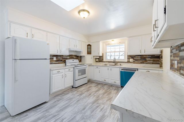 21918 Knudsen Drive, Grosse Ile Township, MI 48138