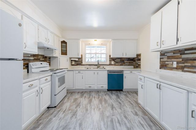 21918 Knudsen Drive, Grosse Ile Township, MI 48138