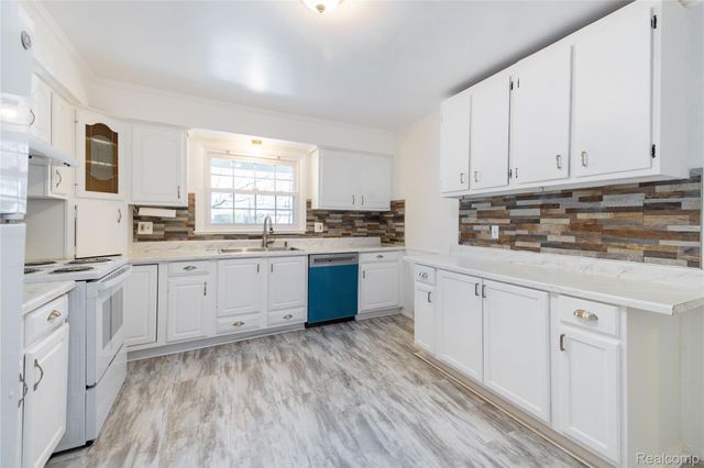 21918 Knudsen Drive, Grosse Ile Township, MI 48138