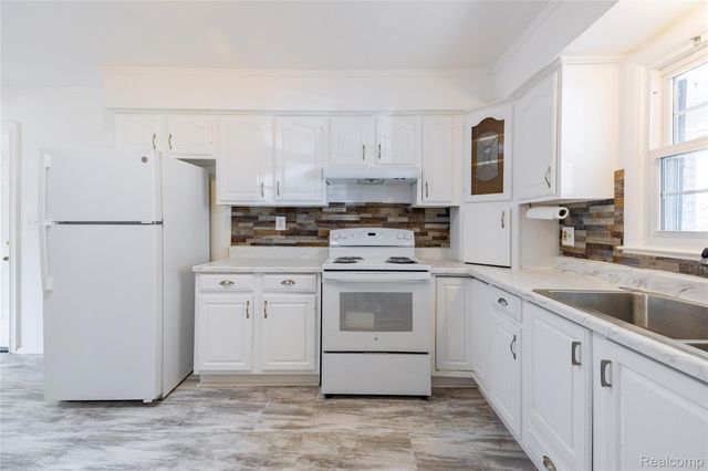 21918 Knudsen Drive, Grosse Ile Township, MI 48138