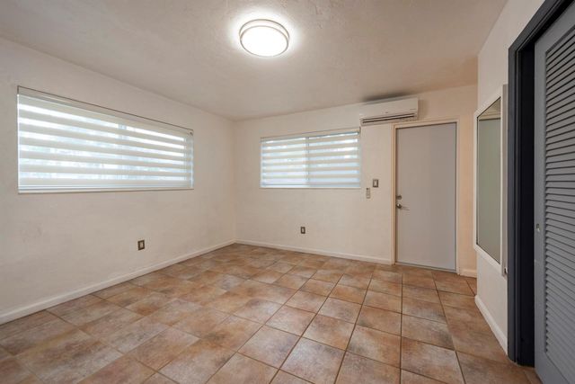 1528 NE 33rd Street, Oakland Park, FL 33334