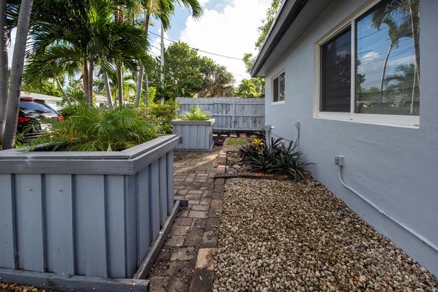 1528 NE 33rd Street, Oakland Park, FL 33334