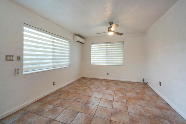 1528 NE 33rd Street, Oakland Park, FL 33334