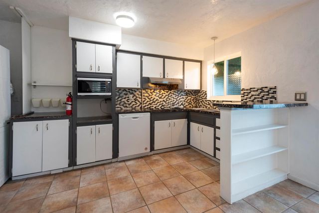 1528 NE 33rd Street, Oakland Park, FL 33334