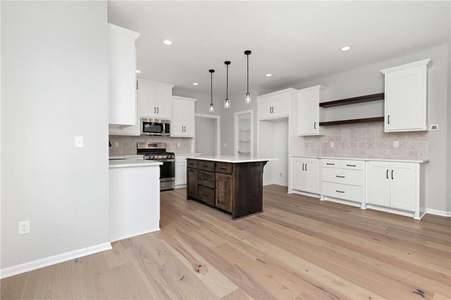 19791 W 122nd Terrace, Olathe, KS 66061