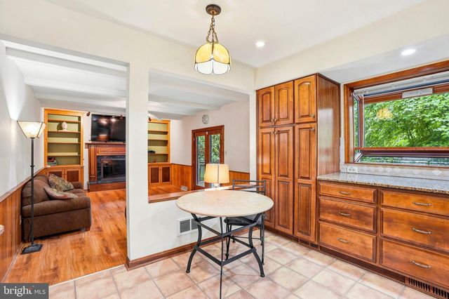 24 BERKLEY DR, Yardley, PA 19067