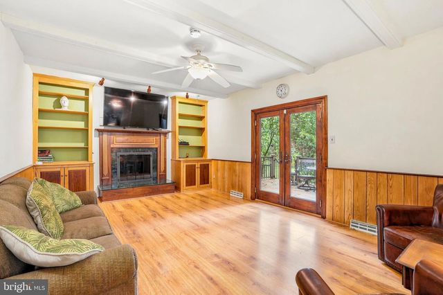 24 BERKLEY DR, Yardley, PA 19067