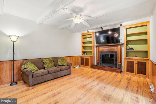 24 BERKLEY DR, Yardley, PA 19067