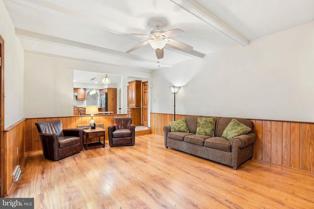 24 BERKLEY DR, Yardley, PA 19067
