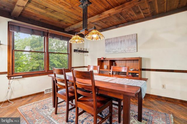 24 BERKLEY DR, Yardley, PA 19067
