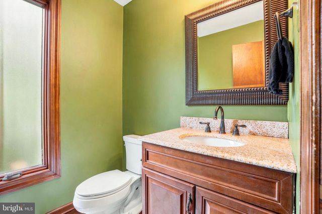 24 BERKLEY DR, Yardley, PA 19067