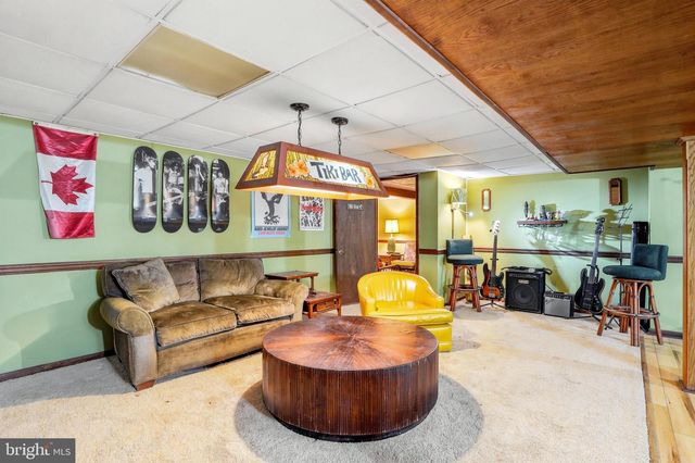 24 BERKLEY DR, Yardley, PA 19067