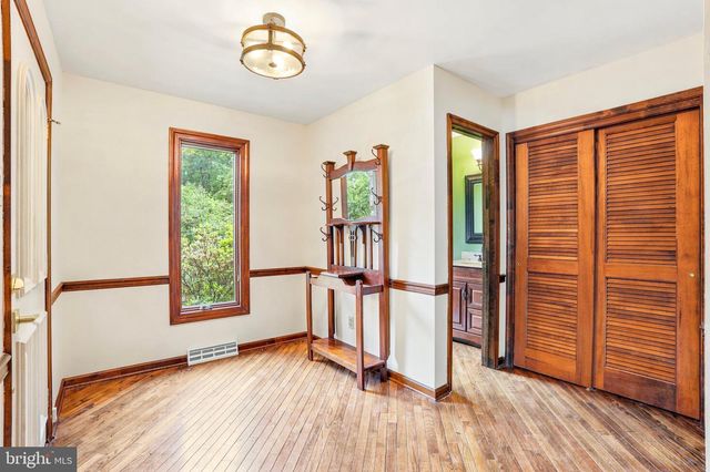 24 BERKLEY DR, Yardley, PA 19067