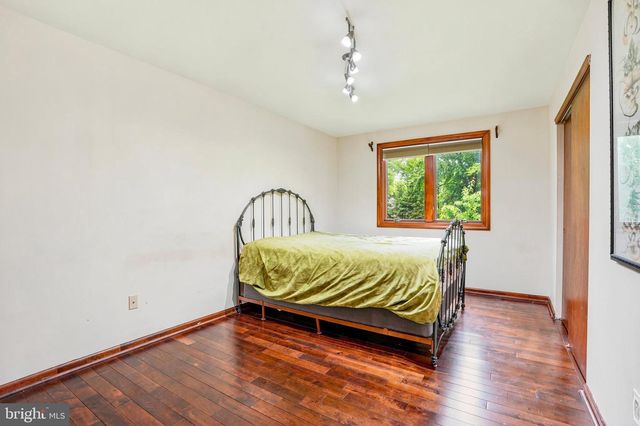 24 BERKLEY DR, Yardley, PA 19067