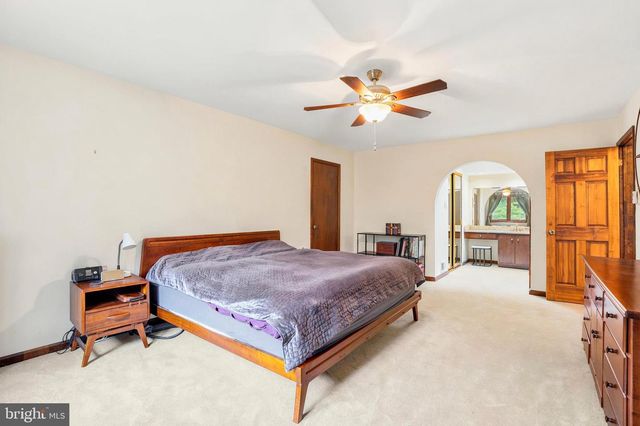24 BERKLEY DR, Yardley, PA 19067