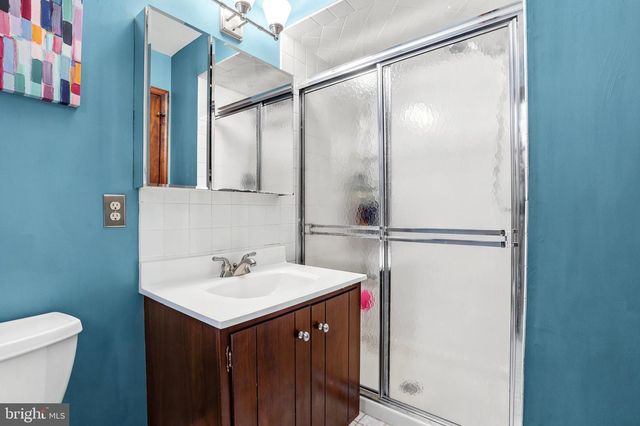 24 BERKLEY DR, Yardley, PA 19067