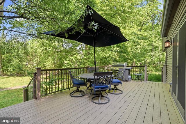 24 BERKLEY DR, Yardley, PA 19067