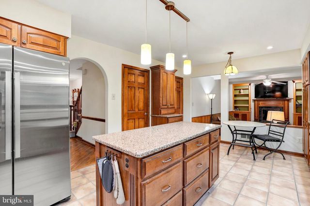 24 BERKLEY DR, Yardley, PA 19067