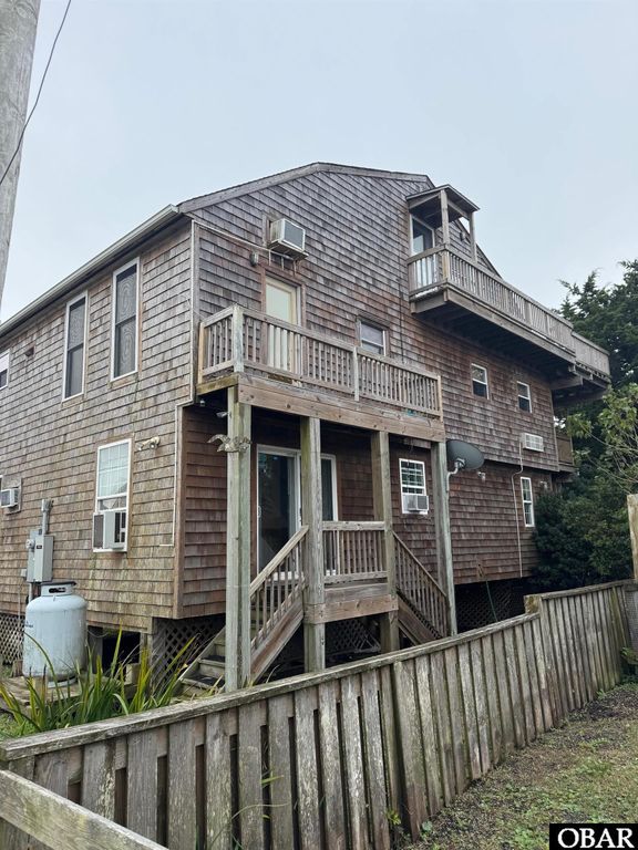 Image 5 of property listing at 1021 Irvin Garrish Highway Lot#6, Ocracoke, NC 27960