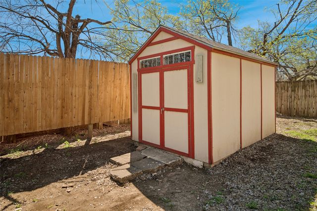 6800 Quail Meadow Drive, Watauga, TX 76148