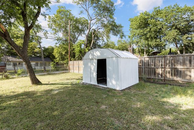 239 Halsey Street, Dallas, TX 75224