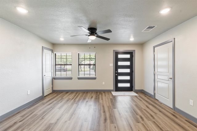 239 Halsey Street, Dallas, TX 75224