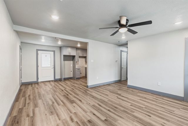 239 Halsey Street, Dallas, TX 75224
