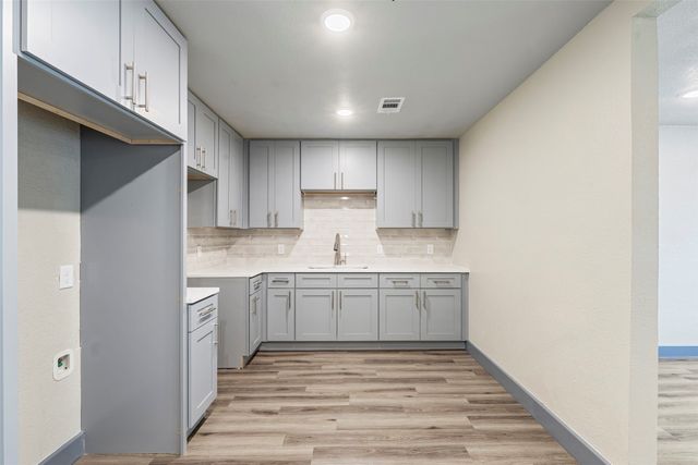 239 Halsey Street, Dallas, TX 75224