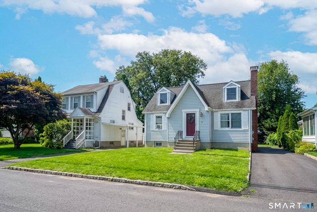 7 Hadik Parkway, Norwalk, CT 06854