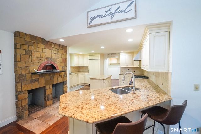 7 Hadik Parkway, Norwalk, CT 06854