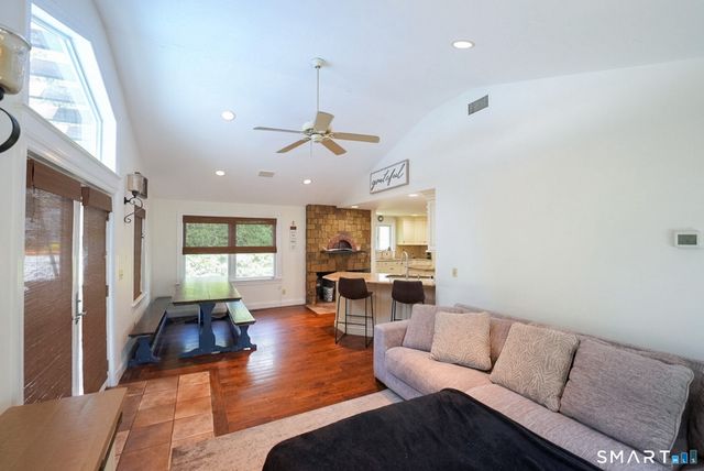 7 Hadik Parkway, Norwalk, CT 06854